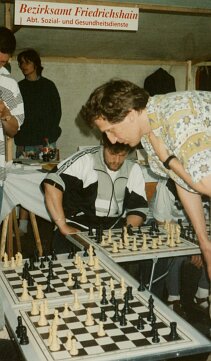 FM Jürgen Brustkern beim Simultan-Schach