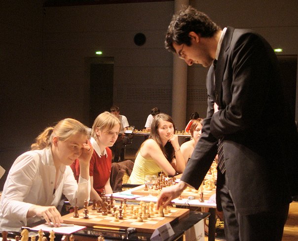 Schach-Simultan Kramnik 2004