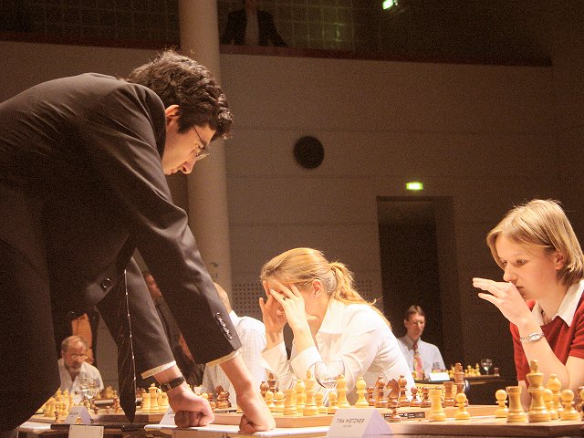 Schach-Simultan Kramnik 2004