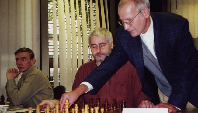 Blindsimultan gegen Dr. Hübner