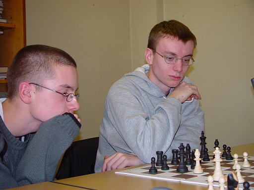 Paul Hoffmann und Volker Seifert bei der Schachanalyse