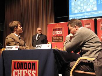 Carlsen-Short London 2009.jpg