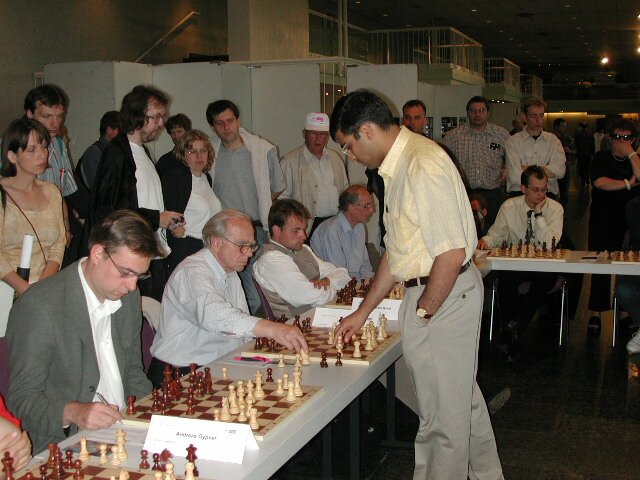 Anand-Simultan bei den Chess Classic Mainz 2001