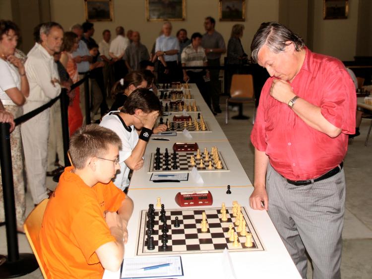Schach-Simultan mit Karpow 2005