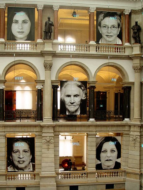 Ausstellung Bettina Flitner Ende 2004 im Berliner Museum